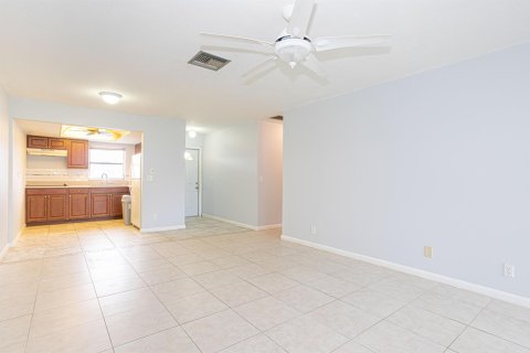 Villa ou maison à vendre à West Palm Beach, Floride: 2 chambres, 82.87 m2 № 968058 - photo 12