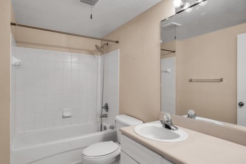 Condo in Stuart, Florida, 2 bedrooms  № 1014400 - photo 28