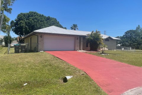 House in Palm Bay, Florida 4 bedrooms, 176.24 sq.m. № 1128845 - photo 14