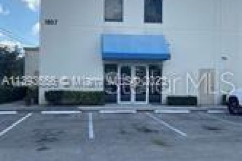 Commercial property in Deerfield Beach, Florida № 1275393 - photo 14