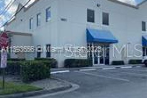 Commercial property in Deerfield Beach, Florida № 1275393 - photo 15