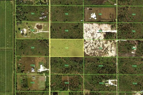 Land in Punta Gorda, Florida № 1380009 - photo 1