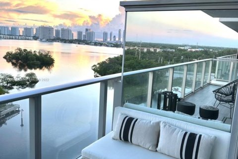 Condo in North Miami Beach, Florida, 2 bedrooms  № 162162 - photo 3