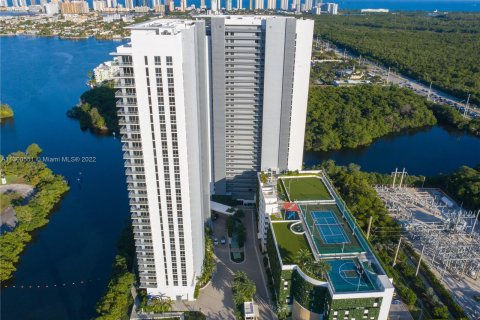 Condominio en alquiler en North Miami Beach, Florida, 2 dormitorios, 102.94 m2 № 162162 - foto 25