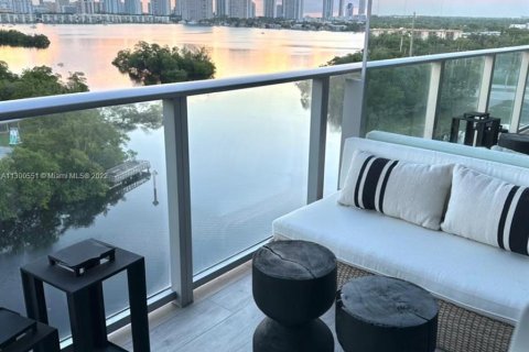 Condominio en alquiler en North Miami Beach, Florida, 2 dormitorios, 102.94 m2 № 162162 - foto 2