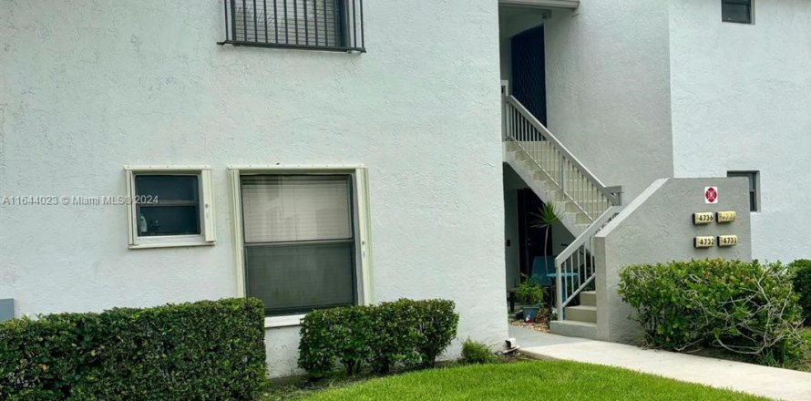 Condo à Coconut Creek, Floride, 3 chambres  № 1327481