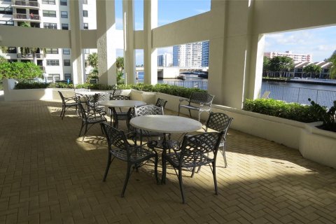 Condominio en venta en Pompano Beach, Florida, 2 dormitorios, 171.31 m2 № 962390 - foto 18