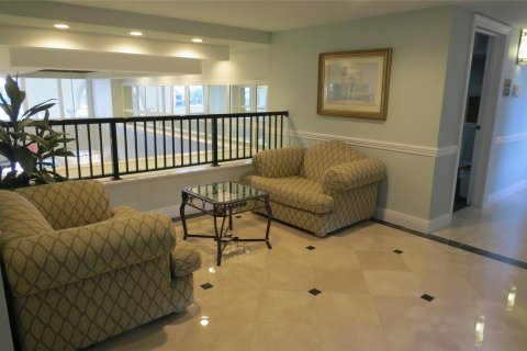 Condo in Pompano Beach, Florida, 2 bedrooms  № 962390 - photo 2