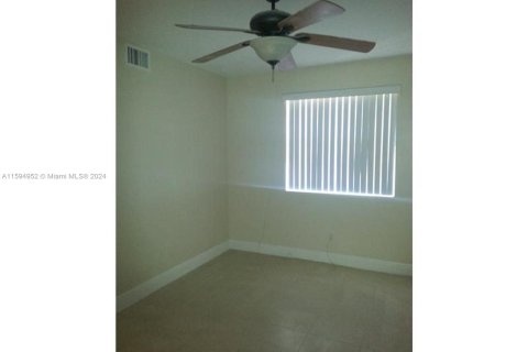 Condo in Sunrise, Florida, 3 bedrooms  № 1189437 - photo 2