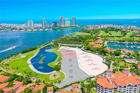 House in Fisher Island, Florida 6 bedrooms, 947.6 sq.m. № 173059 - photo 5