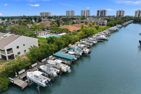 Condo in Hutchinson Island South, Florida, 2 bedrooms  № 1177169 - photo 10