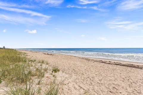 Condo in Hutchinson Island South, Florida, 2 bedrooms  № 1177169 - photo 22