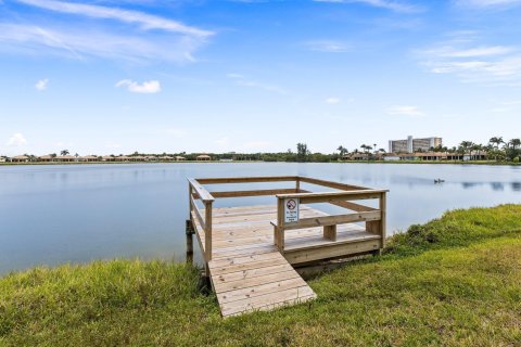 Condo in Hutchinson Island South, Florida, 2 bedrooms  № 1177169 - photo 27