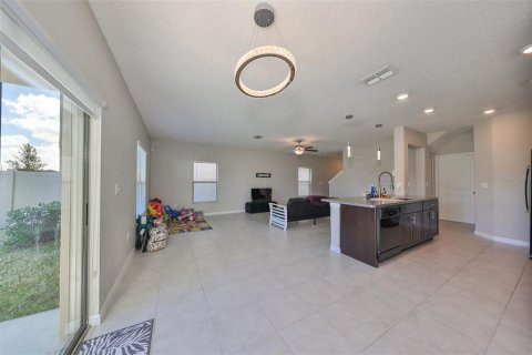 House in Tampa, Florida 4 bedrooms, 167.69 sq.m. № 1432537 - photo 4