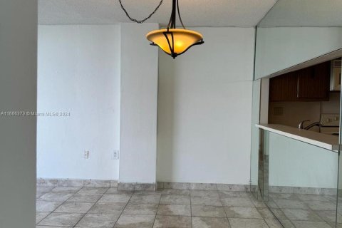 Condominio en venta en Miami, Florida, 1 dormitorio, 71.35 m2 № 1380267 - foto 4