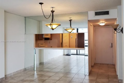 Condo in Miami, Florida, 1 bedroom  № 1380267 - photo 5