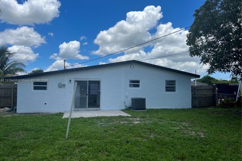 House in Miramar, Florida 3 bedrooms, 89.19 sq.m. № 1153778 - photo 7