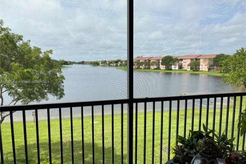 Copropriété à vendre à Pembroke Pines, Floride: 2 chambres, 112.13 m2 № 1291771 - photo 3