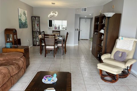 Copropriété à vendre à Pembroke Pines, Floride: 2 chambres, 112.13 m2 № 1291771 - photo 5