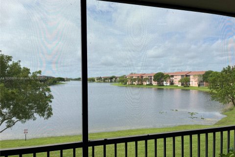 Copropriété à vendre à Pembroke Pines, Floride: 2 chambres, 112.13 m2 № 1291771 - photo 15