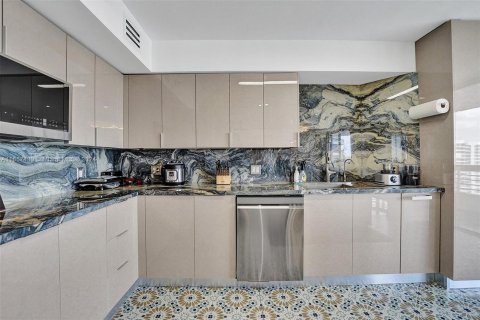 Condominio en venta en Aventura, Florida, 2 dormitorios, 126.81 m2 № 1360312 - foto 18