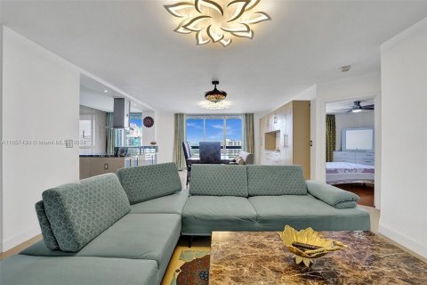 Condominio en venta en Aventura, Florida, 2 dormitorios, 126.81 m2 № 1360312 - foto 8