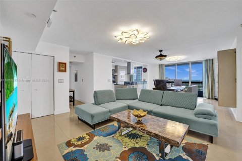 Condominio en venta en Aventura, Florida, 2 dormitorios, 126.81 m2 № 1360312 - foto 7