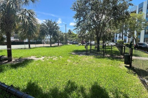 Condo in North Miami, Florida, 1 bedroom  № 1358641 - photo 17