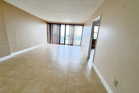 Copropriété à louer à North Miami, Floride: 1 chambre, 72.65 m2 № 1358641 - photo 2