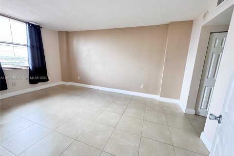 Copropriété à louer à North Miami, Floride: 1 chambre, 72.65 m2 № 1358641 - photo 3