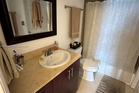 Condo in North Miami, Florida, 1 bedroom  № 1358641 - photo 4