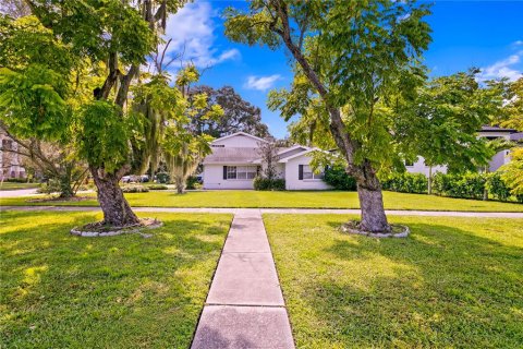 House in Tampa, Florida 4 bedrooms, 232.35 sq.m. № 1349364 - photo 4