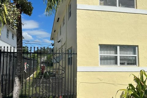 Commercial property in Miami, Florida 316.24 sq.m. № 814716 - photo 8