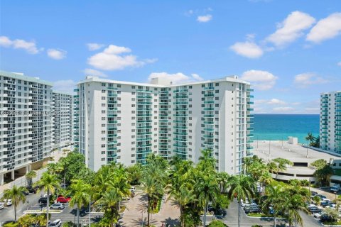 Condominio en alquiler en Hollywood, Florida, 1 dormitorio, 81.2 m2 № 496349 - foto 13