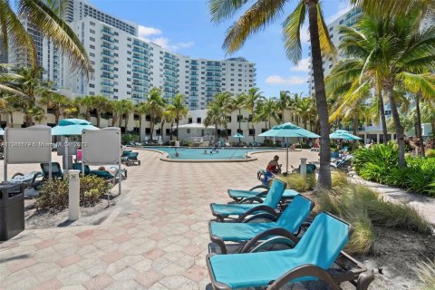 Condominio en alquiler en Hollywood, Florida, 1 dormitorio, 81.2 m2 № 496349 - foto 15