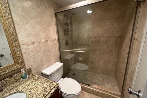 Condo in Hollywood, Florida, 1 bedroom  № 496349 - photo 11