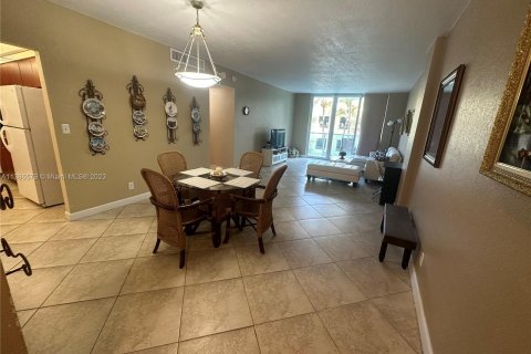 Copropriété à louer à Hollywood, Floride: 1 chambre, 81.2 m2 № 496349 - photo 5