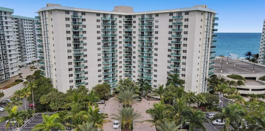 Condominio en Hollywood, Florida, 1 dormitorio  № 496349