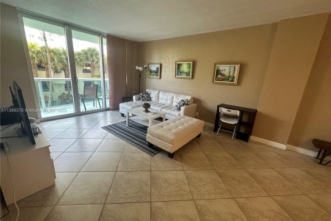 Copropriété à louer à Hollywood, Floride: 1 chambre, 81.2 m2 № 496349 - photo 4