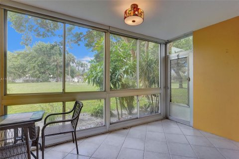 Copropriété à vendre à Pompano Beach, Floride: 1 chambre, 83.61 m2 № 1240336 - photo 11