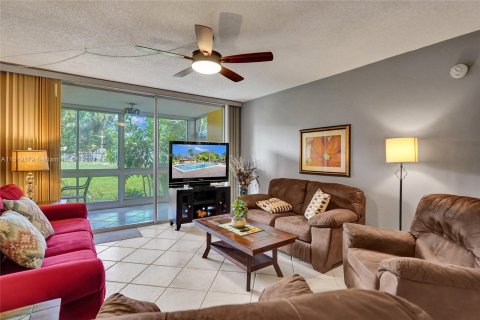 Copropriété à vendre à Pompano Beach, Floride: 1 chambre, 83.61 m2 № 1240336 - photo 3