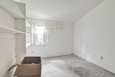 Townhouse in Pembroke Pines, Florida 3 bedrooms, 151.9 sq.m. № 1360339 - photo 23