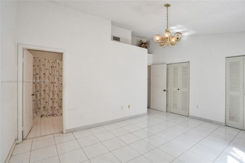 Townhouse in Pembroke Pines, Florida 3 bedrooms, 151.9 sq.m. № 1360339 - photo 15