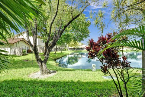 Townhouse in Pembroke Pines, Florida 3 bedrooms, 151.9 sq.m. № 1360339 - photo 29