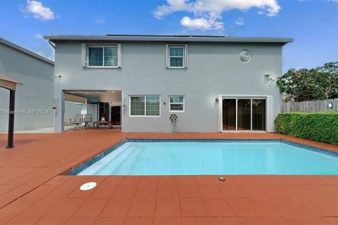 Casa en venta en Miami, Florida, 3 dormitorios, 194.82 m2 № 1360338 - foto 3