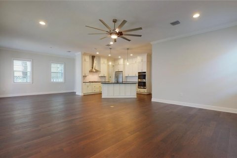 House in Tampa, Florida 4 bedrooms, 291.25 sq.m. № 675695 - photo 7