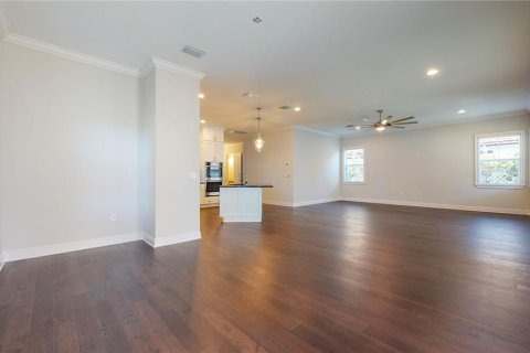 House in Tampa, Florida 4 bedrooms, 291.25 sq.m. № 675695 - photo 9