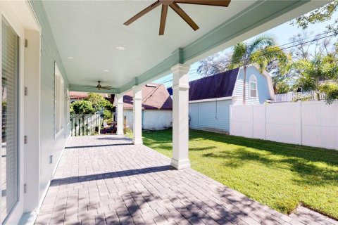 House in Tampa, Florida 4 bedrooms, 291.25 sq.m. № 675695 - photo 28