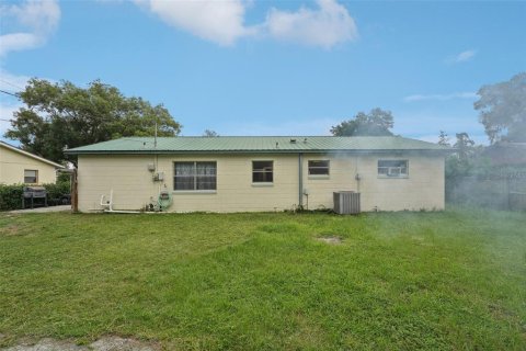 House in Umatilla, Florida 3 bedrooms, 120.77 sq.m. № 1354714 - photo 27