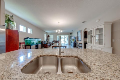 Villa ou maison à vendre à Kissimmee, Floride: 4 chambres, 260.87 m2 № 1287465 - photo 11